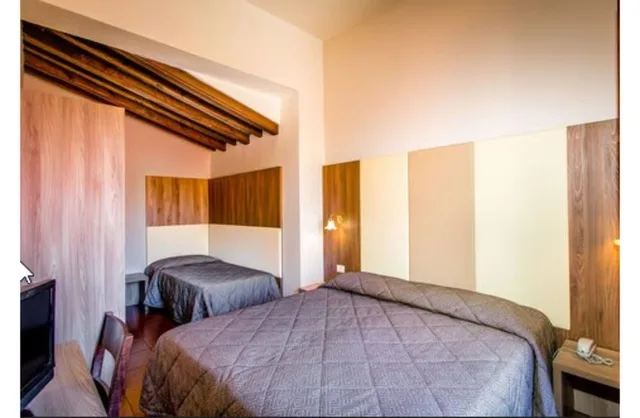 غرفة ثلاثية بسرير كوين وسرير فردي، Hotel Arno Bellariva 1/3