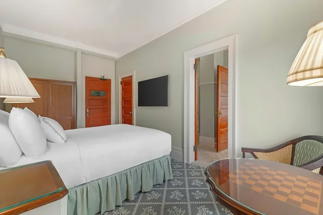 Family, 2 Queen Beds, Parlor، Omni Mount Washington Resort 3/8