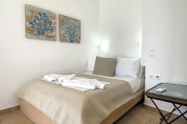 شقة بسرير مزدوج وسريرين منفصلين بإطلالة على البحر بغرفة نوم واحدة، Heliotropio Studios & Apartments 4/10