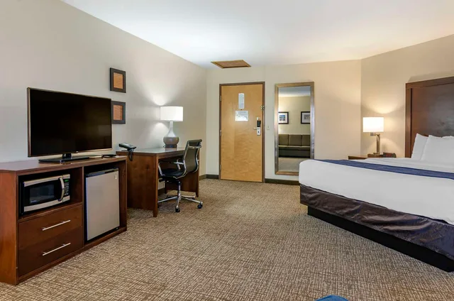 غرفة بسرير كينج، Comfort Inn Bozeman near University 2/3