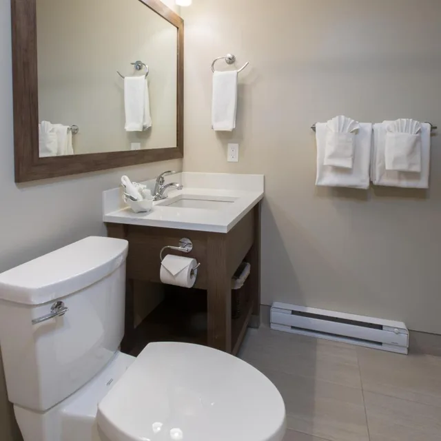 جناح بغرفة نوم واحدة، Embassy Inn 9/10