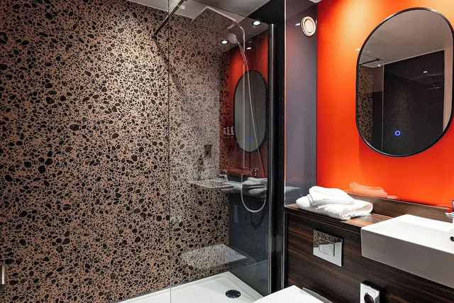 غرفة بسرير كينج وسرير كوين، Village Hotel - Maidstone 7/9