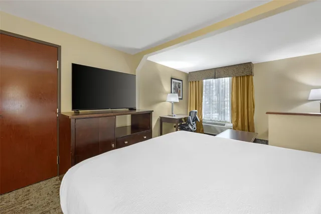 جناح، Best Western Plus Prairie Inn 2/4
