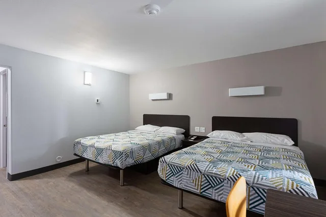 2 Queen Beds - Mobil Access Tub Nsmk Micfridg، Motel6 Show Low, AZ 6/10