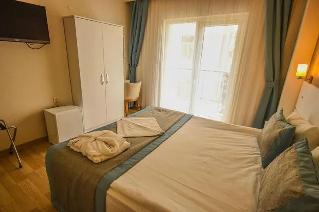 Standard, Single, Parion House Hotel 4/10