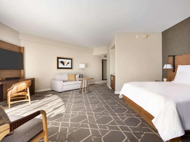 Room, King Bed, Accessible, Fairmont Scottsdale Princess 1/4