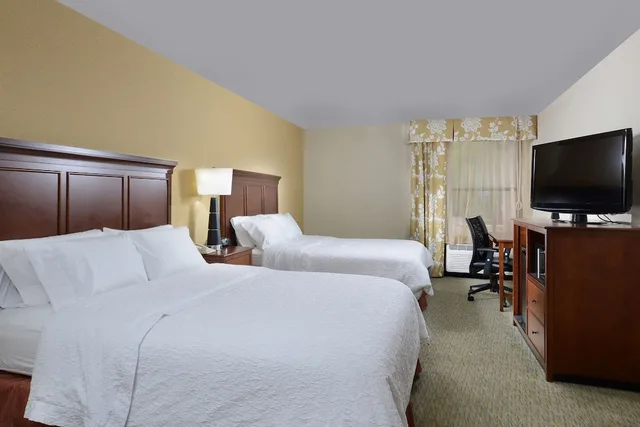 غرفة بسريرين كوين لذوي الإعاقة، Hampton Inn Raleigh/Durham-Airport 1/5