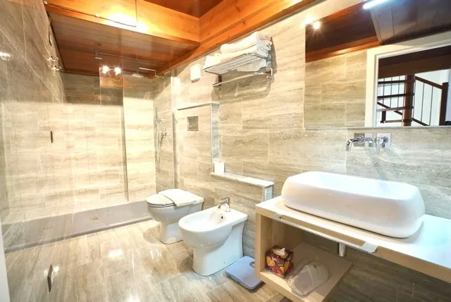 غرفة جونيور رباعية بسرير مزدوج مع أريكة، Hotel Palazzo Sa Pischedda 4/6