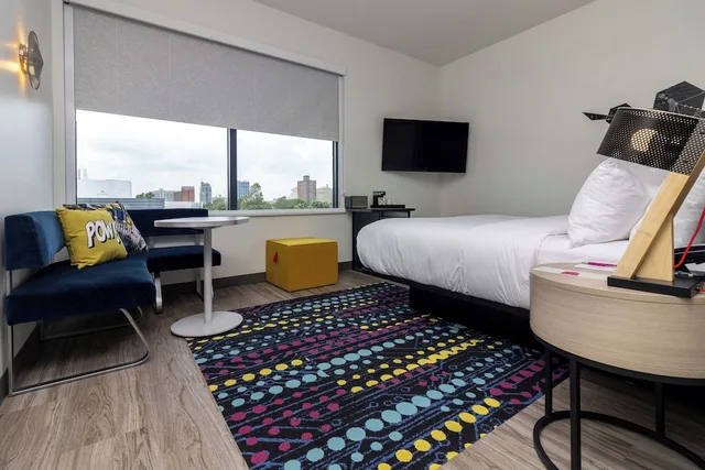 Aloft, King Bed, Aloft St. Louis Cortex 1/2