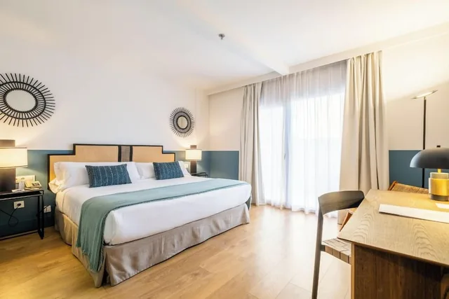 غرفة بسريرين منفصلين بشرفة، Hotel Soho Boutique Las Vegas 2/8
