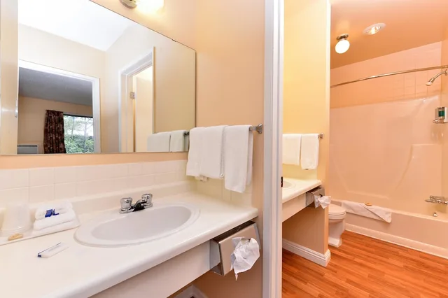 جناح بسريرين كوين للمدخنين، Canadas Best Value Inn Whitecourt 5/5