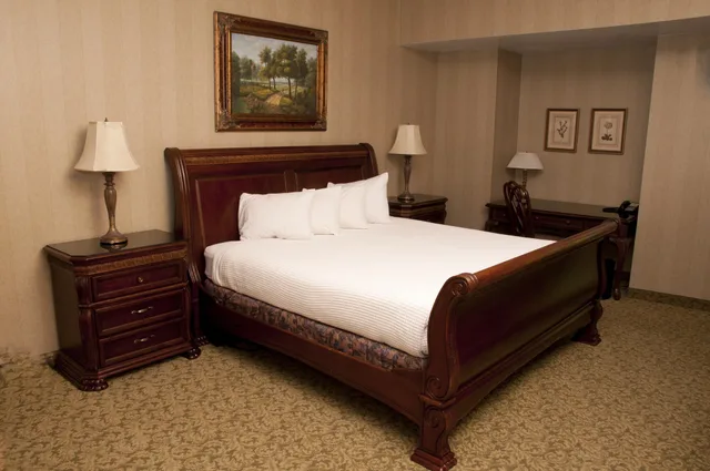 غرفة قياسية بسرير كينج، Carnegie Hotel Spa 2/2