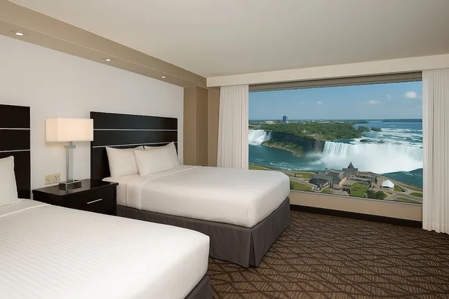 Premium, 2 Queen Beds, Canadian Us Falls View, Sofa، Embassy Suites By Hilton Niagara Falls Fallsview 3/6