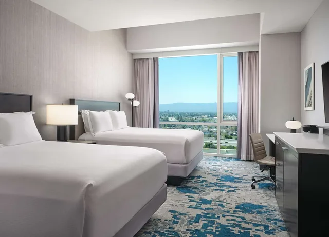 Room, 2 Queen Beds, Skyline View، Hilton San Jose 1/1