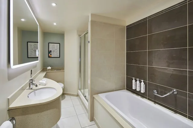 غرفة سوبيريور بسرير كينج بإطلالة على المدينة، Manchester Piccadilly Hotel 2/3