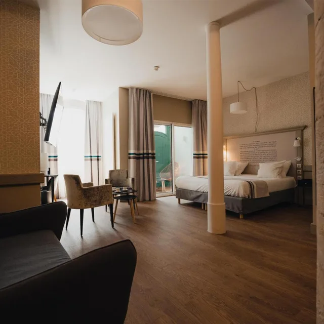 جناح جونيور بسرير كوين، Hotel Litteraire Gustave Flaubert, BW Signature Collection 2/10
