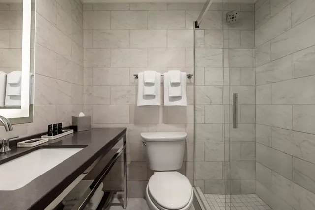غرفة بسريرين مزدوجين، The Admiral Hotel 4/5
