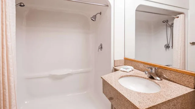 جناح بسريرين كوين مع أريكة لذوي الإعاقة، Best Western Golden Spike Inn & Suites 3/4