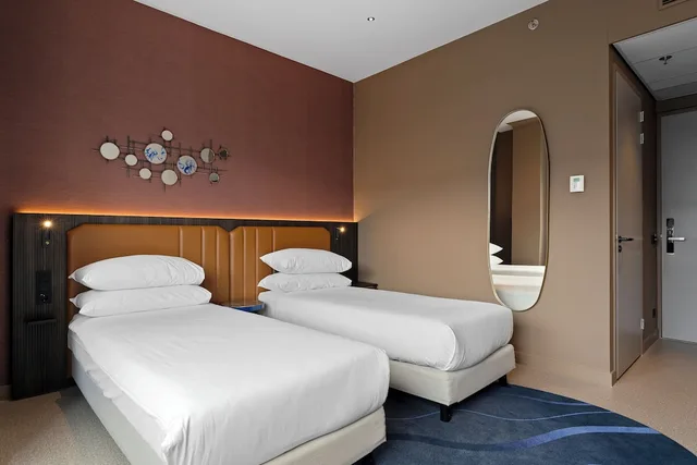 غرفة بسريرين منفصلين بإطلالة، Corendon Amsterdam Schiphol Airport, a Tribute Portfolio Hotel 2/5