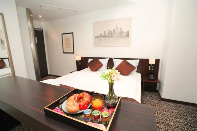 غرفة ثلاثية بثلاثة أسرّة، The Atrium Hotel 2/2