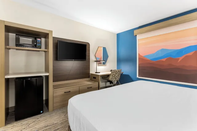 غرفة قياسية بسرير كينج، Holiday Inn Express Hotel And Suites Belgrade 6/9