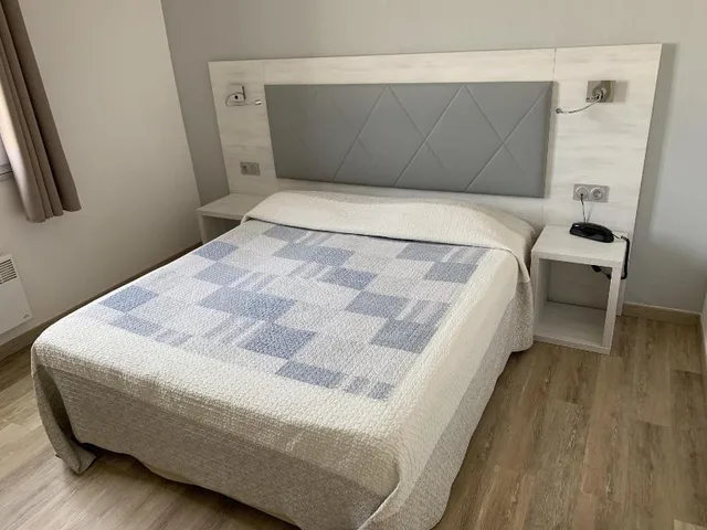 Room, King Bed, City View, Hotel Bellevue Bastia 1/1