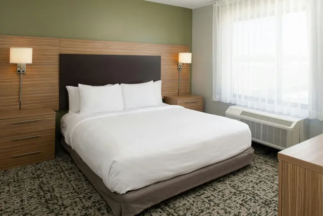 جناح بسريرين كينج بغرفتي نوم مع أريكة، Towneplace Suites Slidell 1/3