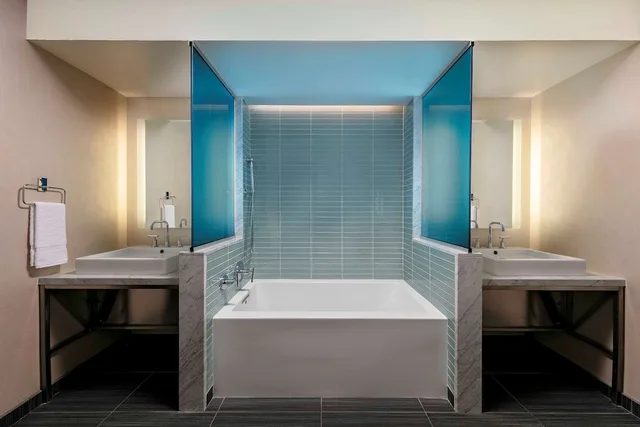 2 Bedrooms, Michigan, Suite, King Bed, Accessible، The Royal Sonesta Chicago Downtown 2/2