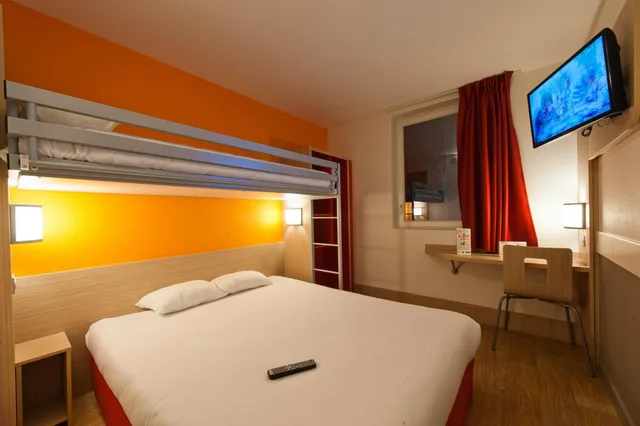 غرفة ثلاثية بسرير مزدوج وسرير فردي، Hotel Premiere Classe Sens Nord Saint Clement 4/10