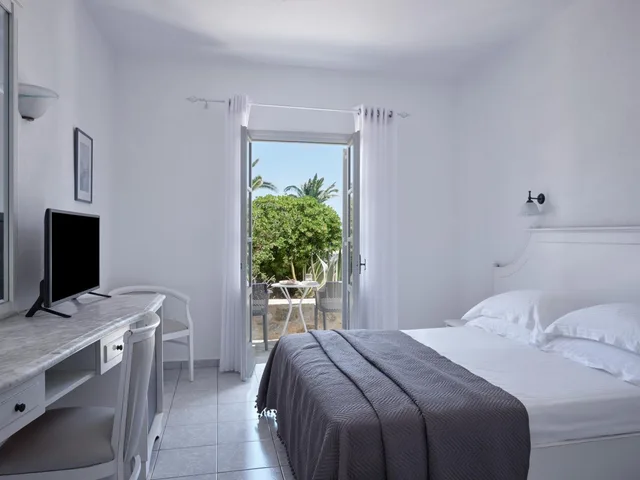 غرفة قياسية بإطلالة على الحديقة، Myconian Sunrise Relais & Chateaux Hotel 2/6