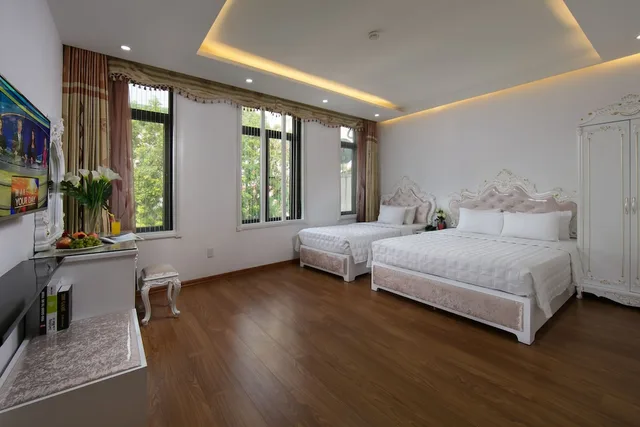 Oriental, Triple, 1 Double and 1 Single Bed, City or Lake View، Kingly Hotel 1/6