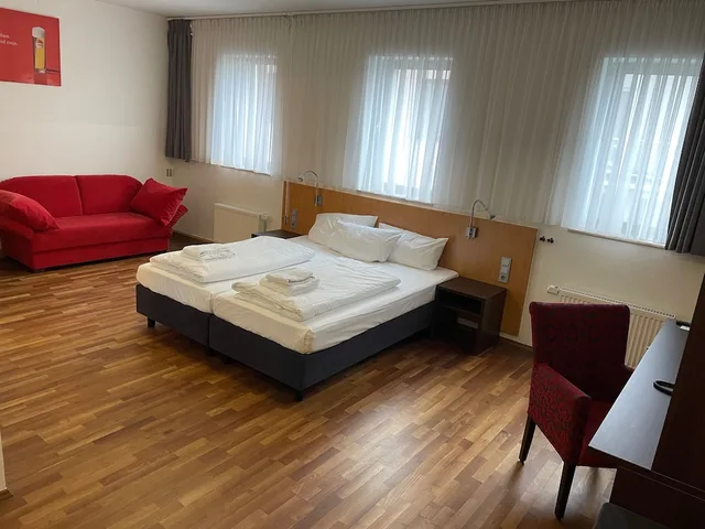 غرفة عائلية بسريرين منفصلين مع أريكة، Eden Frueh Am Dom Hotel 1/7