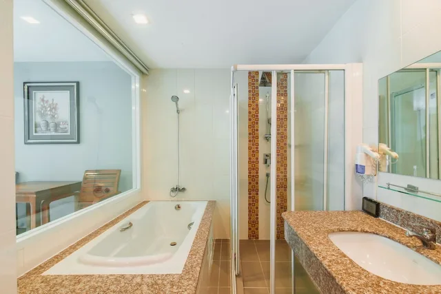 جناح تنفيذي بسرير مزدوج بإطلالة على المسبح، Elite Suites Patong 3/3