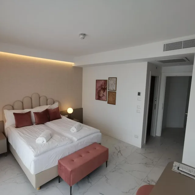 جناح ديلوكس، Hotel Astoria 4/10