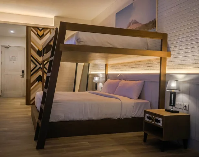 غرفة ديلوكس ثلاثية بسرير مزدوج وسرير فردي، Jambuluwuk Convention Hall and Resort Batu 2/4