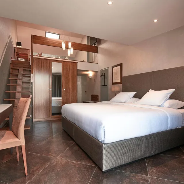 دوبلكس بمنطقة جلوس، Hotel d Alleves 2/4