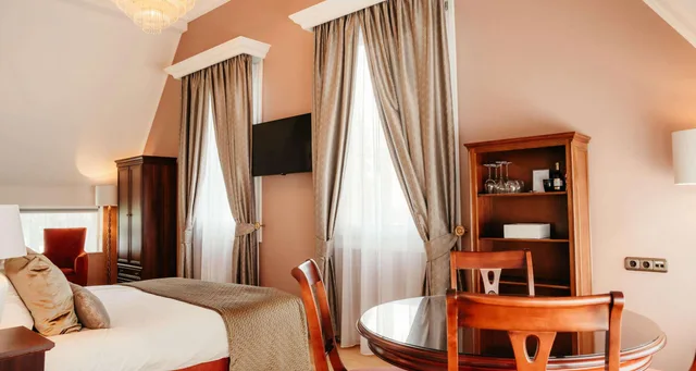جناح بإطلالة، Grand Hotel Karel V, WorldHotels Luxury 1/3