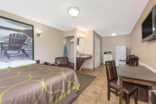 غرفة بسرير كوين، Super 8 By Wyndham Fort Mcmurray 1/1