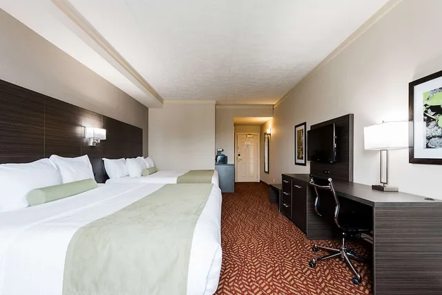 Suite, 2 King Beds, Bay View, Large، Best Western Inn On The Bay 1/3