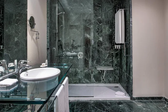 غرفة داخلية قياسية بسريرين منفصلين، Ac Hotel Malaga Palacio By Marriott 2/3