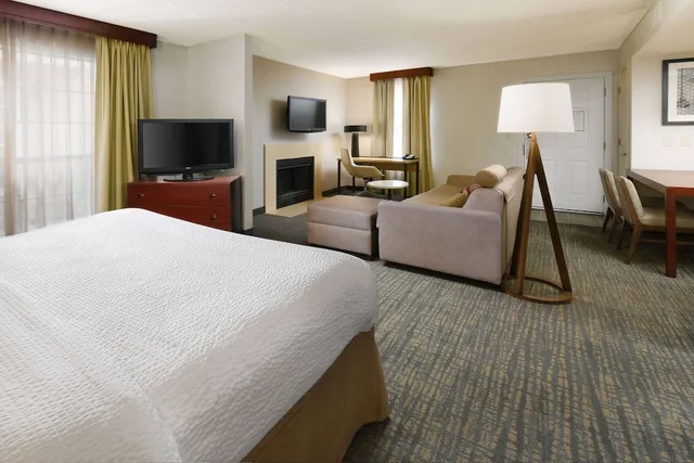 استوديو ديلوكس بسرير كينج مع أريكة، Sonesta Es Suites Albuquerque 1/2