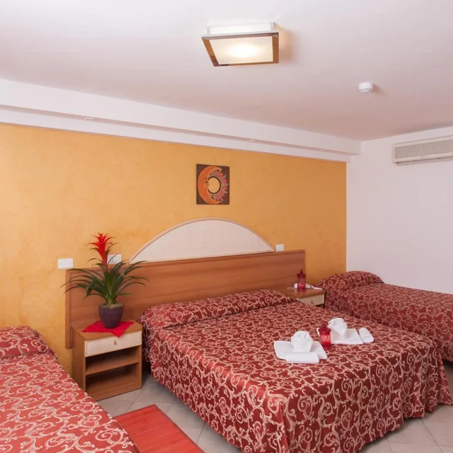 غرفة رباعية بشرفة، Hotel Bahama 4/9