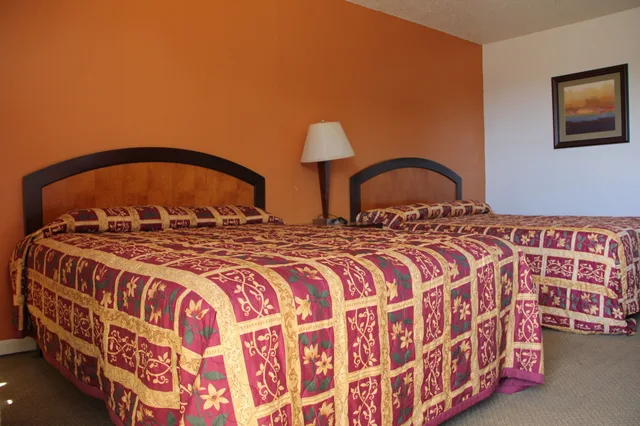 غرفة بسريرين مزدوجين، LoneStar Inn & Suites 9/10