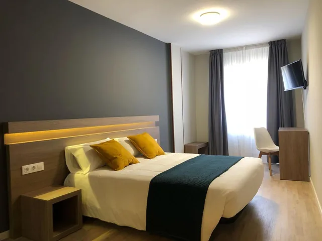 Room, King Bed, Queen Bed, Alda Estacion Pontevedra 1/1