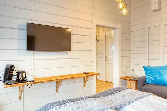 جناح جونيور بسرير كوين، Hotel Breiodalsvik 5/7