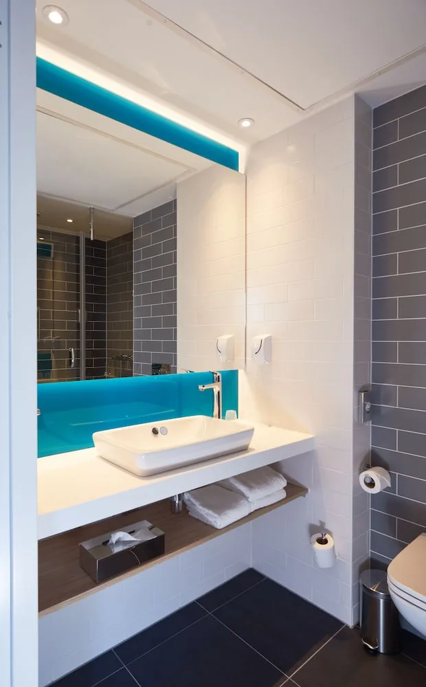 غرفة قياسية بسريرين منفصلين بإطلالة على القناة، Holiday Inn Express Amsterdam - City Hall 4/5