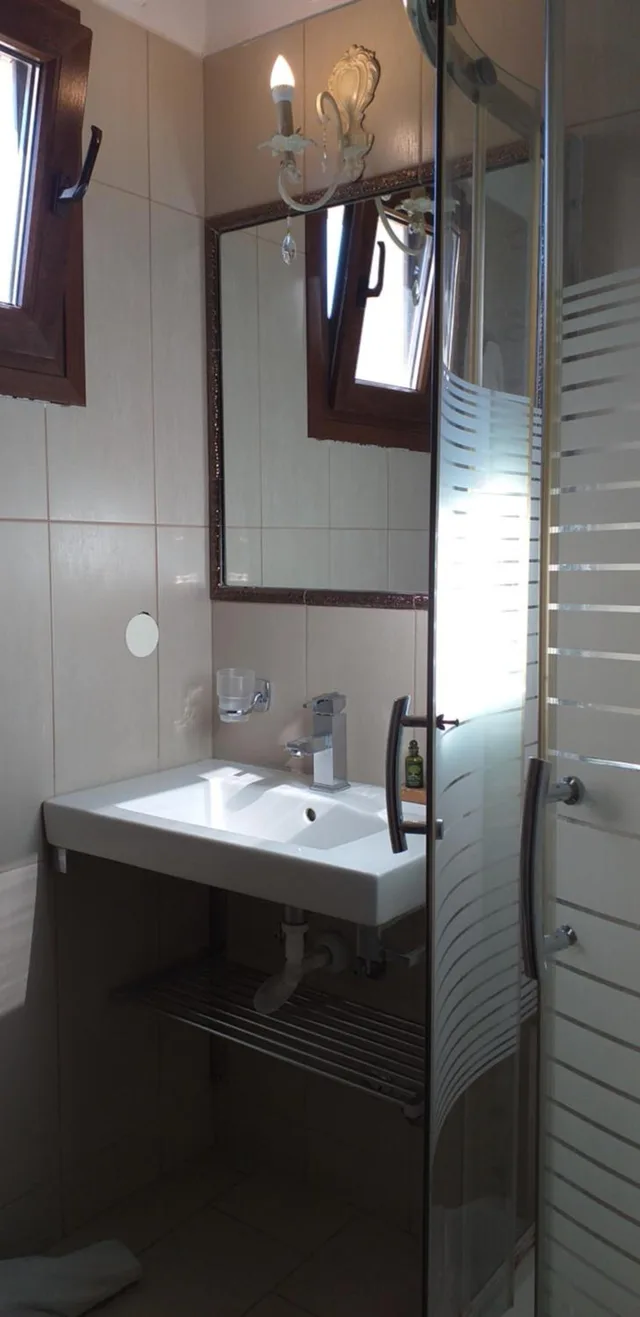 Superior, Double Bed, Epavlis Meteora Suites 7/10