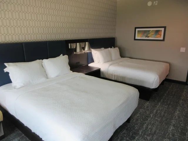 غرفة بسريرين كوين، GLo Best Western Olive Branch 1/1