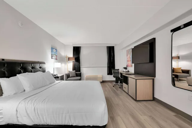 Efficiency, Suite, King Bed، La Quinta Inn & Suites Washington DC-Capital/NoMA 1/10