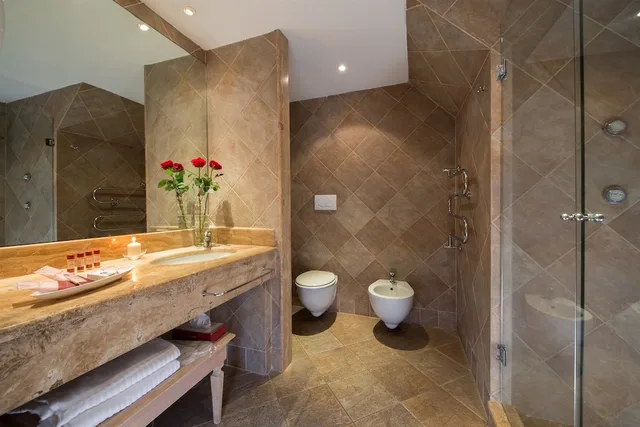 جناح كبير بسرير كينج مع أريكة بمنطقة جلوس، Best Western Park Hotel Via Variante Tiberina 21 5/5